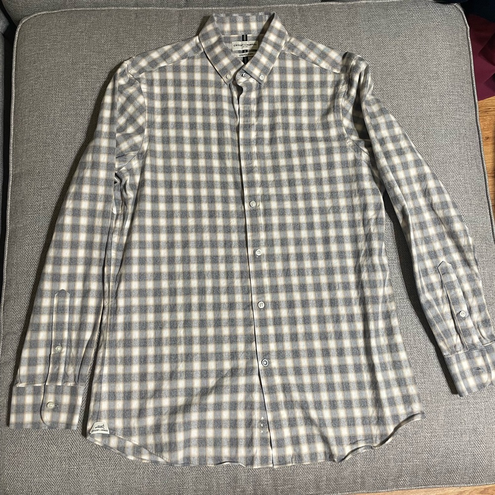 Crosby and Howard mens grey & gold button down. Size large